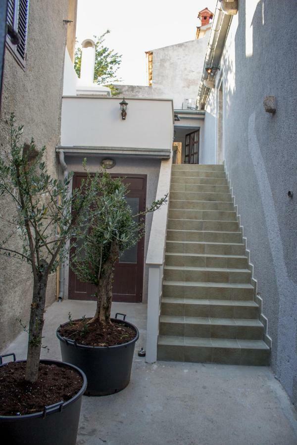Apartment Old Town Mariolina Krk Town Eksteriør billede